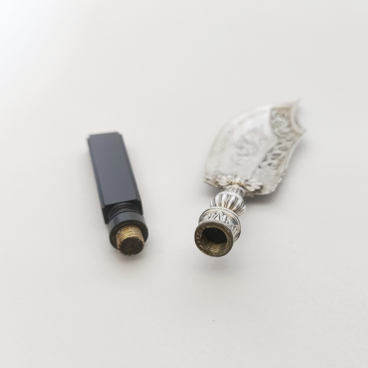 Grande pelle à poisson en argent massif et ébène, XIXe siècle. Epoque Restauration.  -photo-4