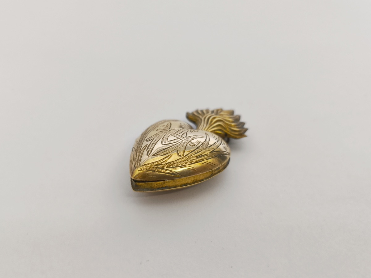 Ex voto : coeur enflamm&eacute; en Laiton. Religiosa XIXe ; Coeur Immacul&eacute; de Marie. -photo-3