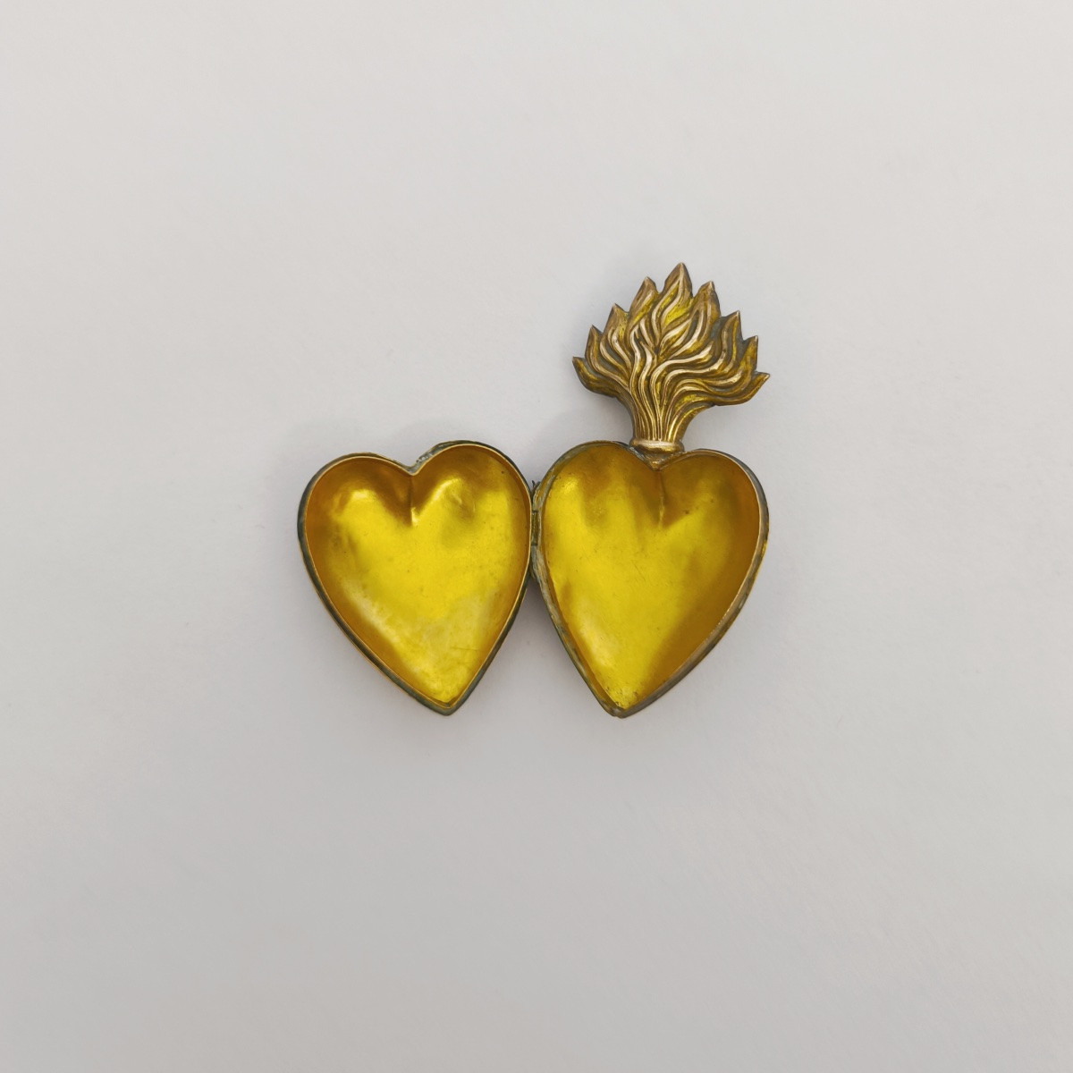 Ex voto : coeur enflamm&eacute; en Laiton. Religiosa XIXe ; Coeur Immacul&eacute; de Marie. -photo-1