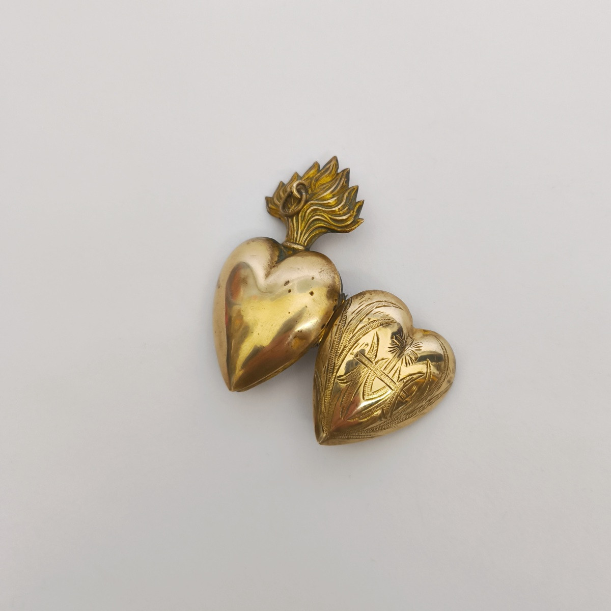 Ex voto : coeur enflamm&eacute; en Laiton. Religiosa XIXe ; Coeur Immacul&eacute; de Marie. -photo-2