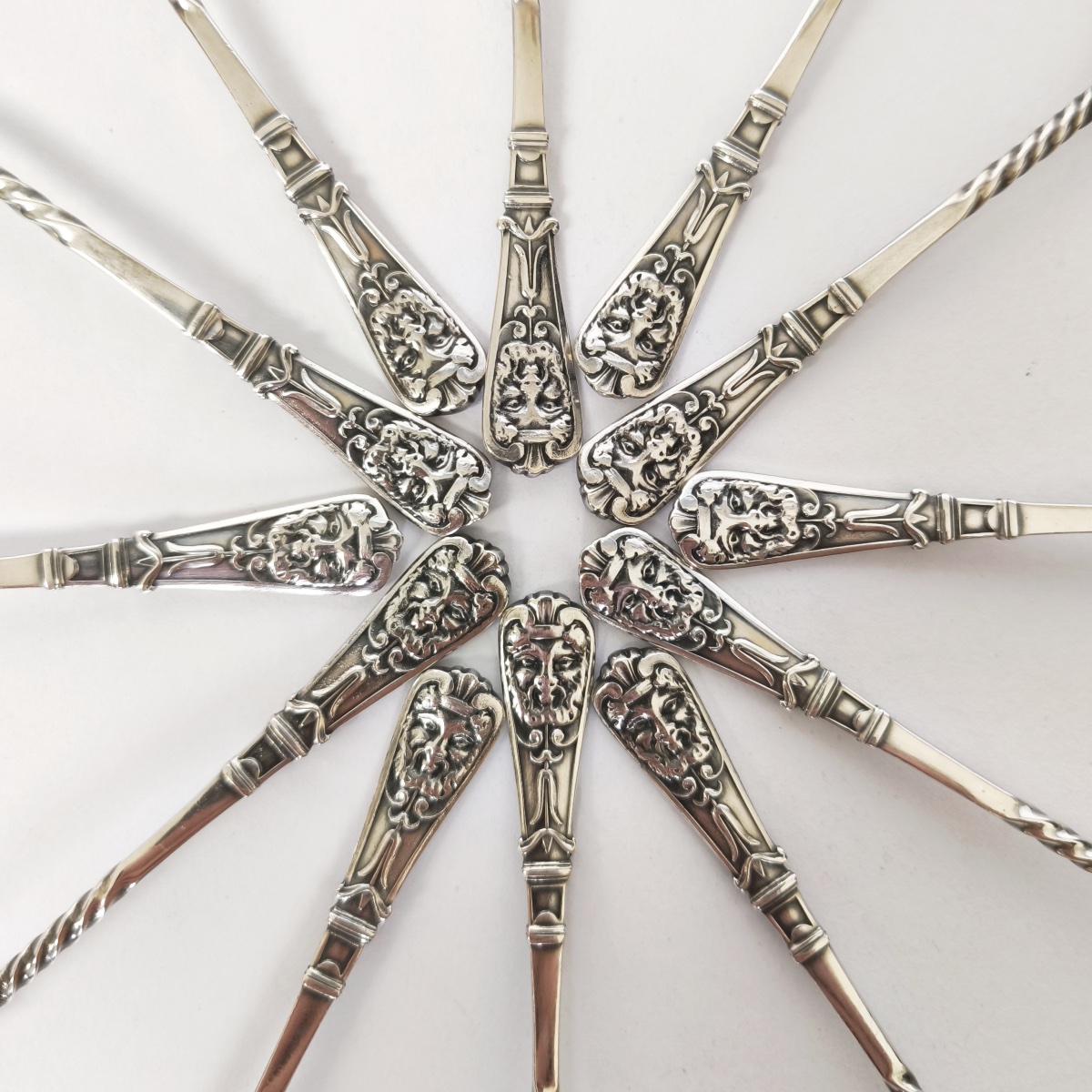 Christofle: Twelve Silver- And Gold-plated Spoons With A Mascaron Design. -photo-2