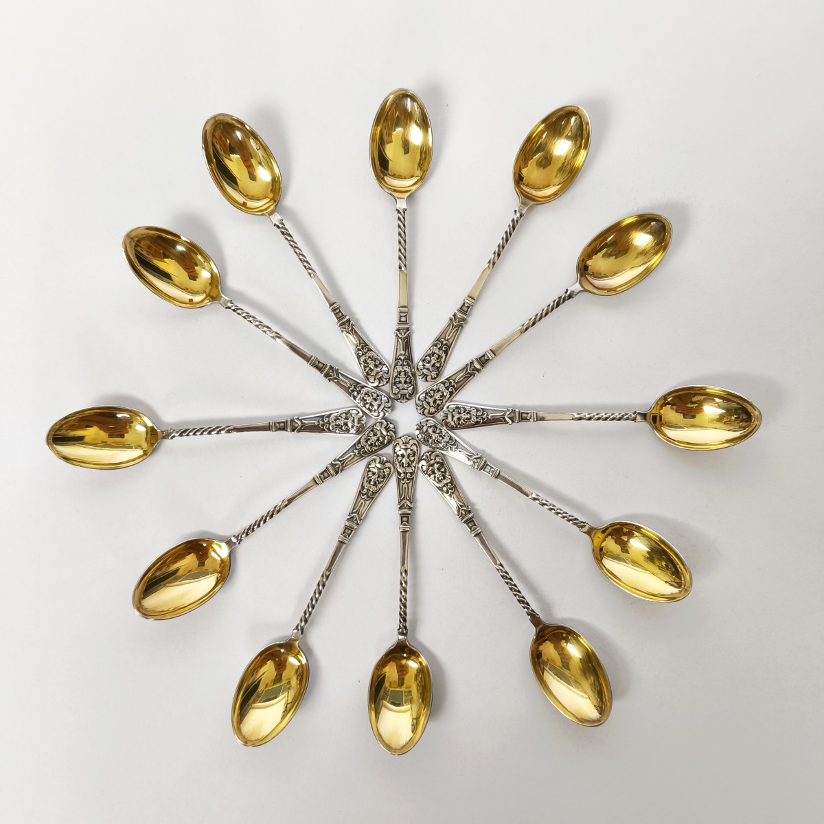 Christofle: Twelve Silver- And Gold-plated Spoons With A Mascaron Design. -photo-3