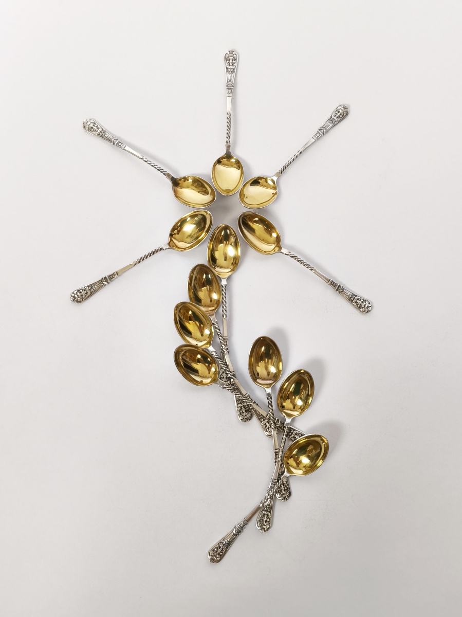 Christofle: Twelve Silver- And Gold-plated Spoons With A Mascaron Design. -photo-4