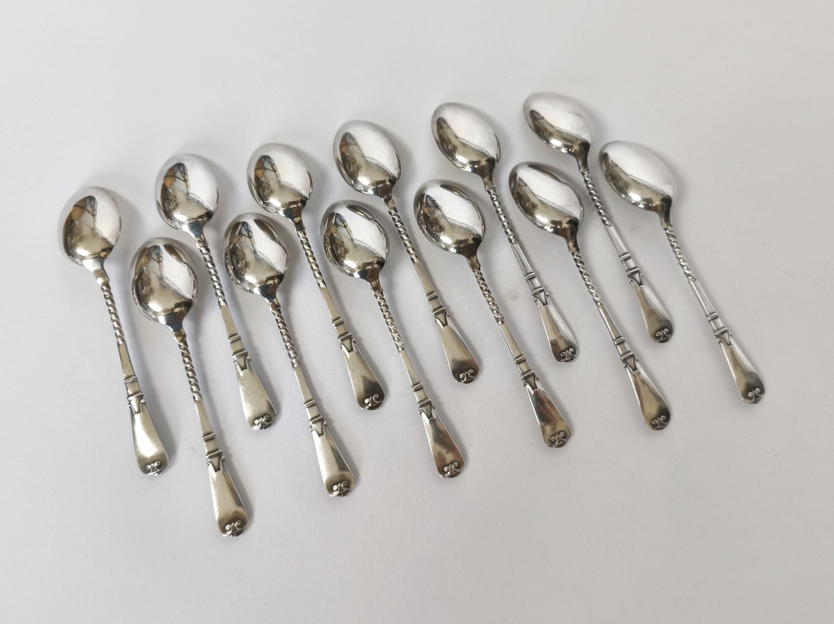 Christofle: Twelve Silver- And Gold-plated Spoons With A Mascaron Design. -photo-2