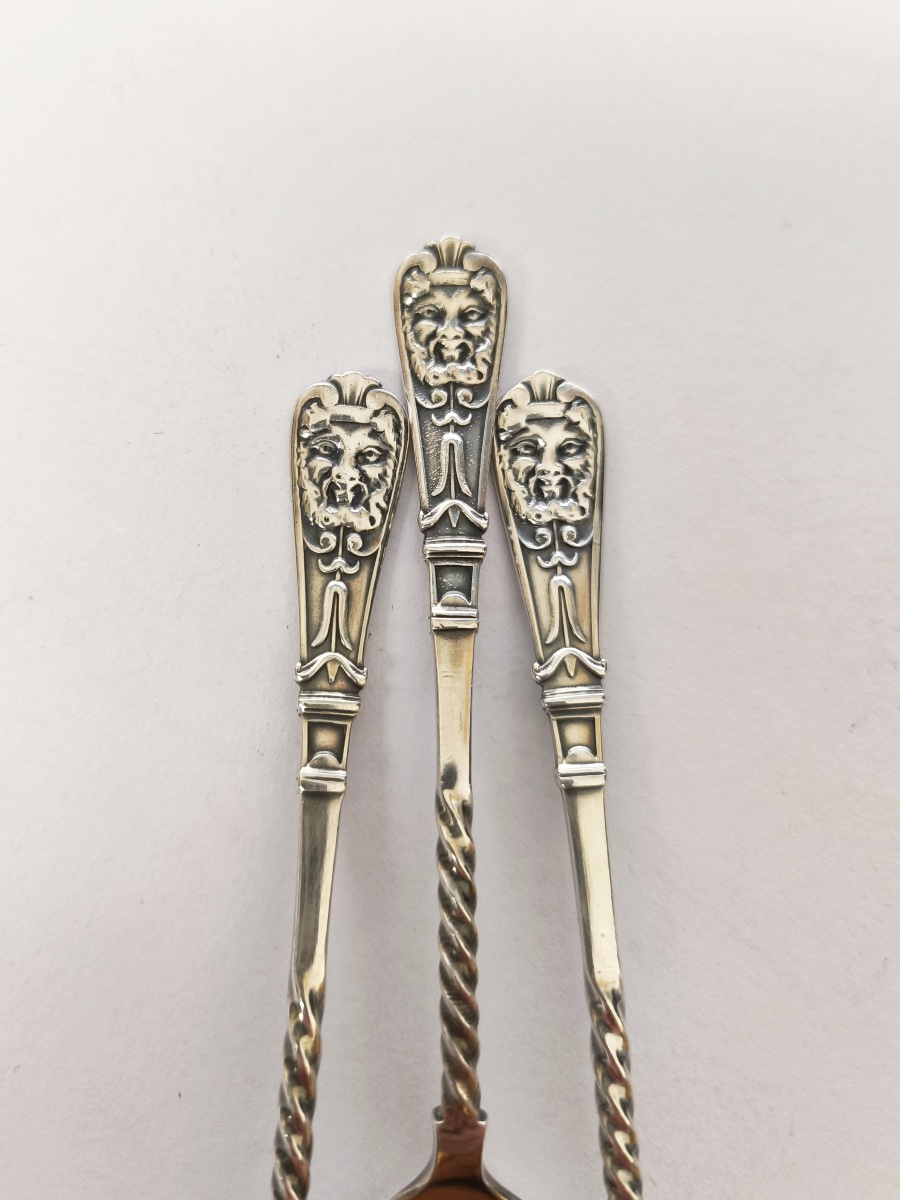 Christofle: Twelve Silver- And Gold-plated Spoons With A Mascaron Design. -photo-3