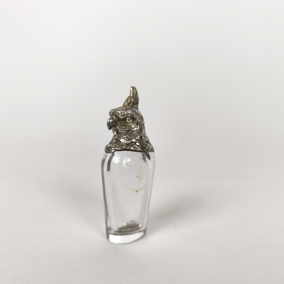 Flacon aviforme à sel ou à parfum en argent massif et verre. Décor de perroquet. -photo-2