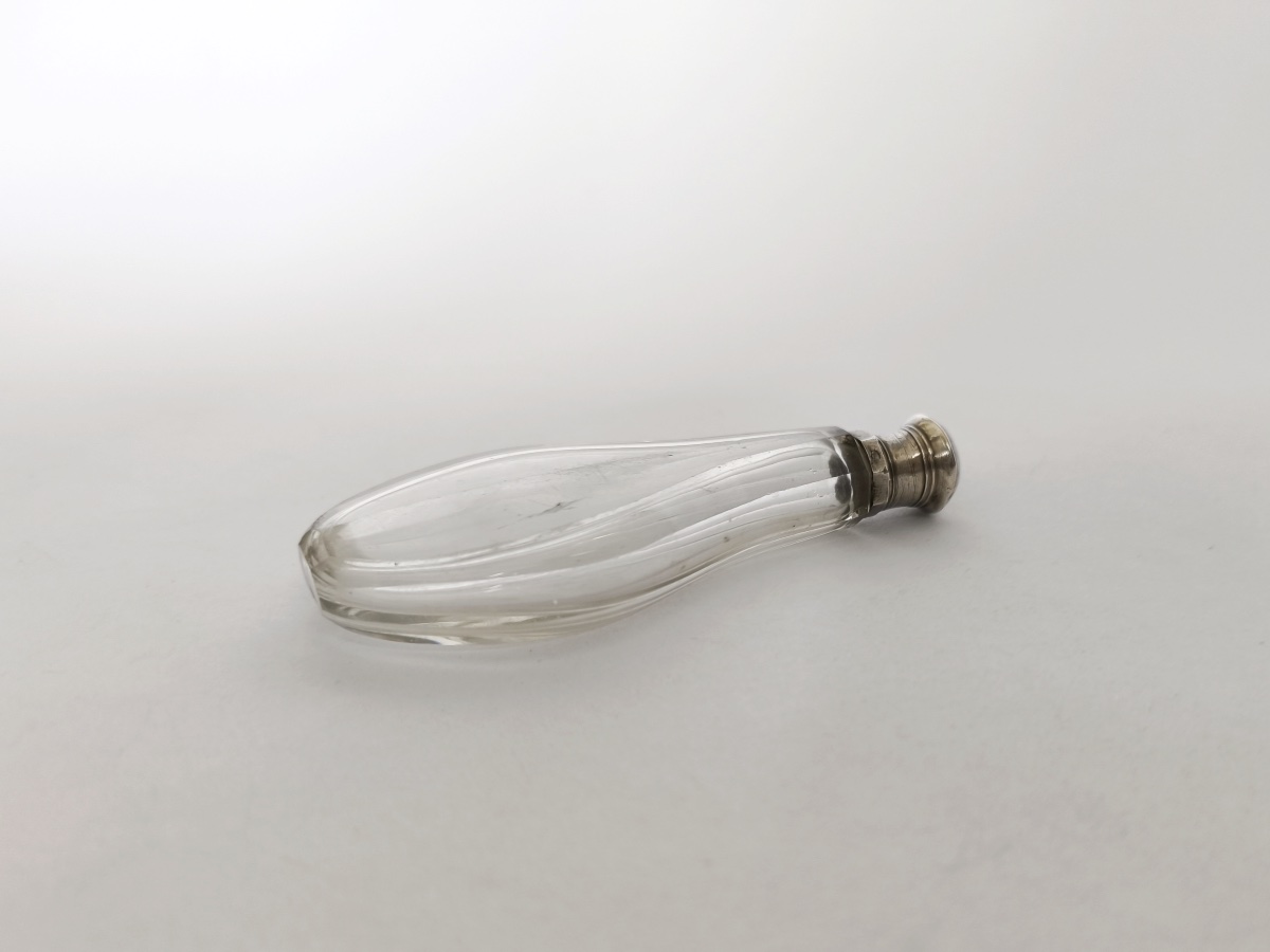 An 18th-century Perfume Bottle Made Of Glass And Solid Silver. -photo-2