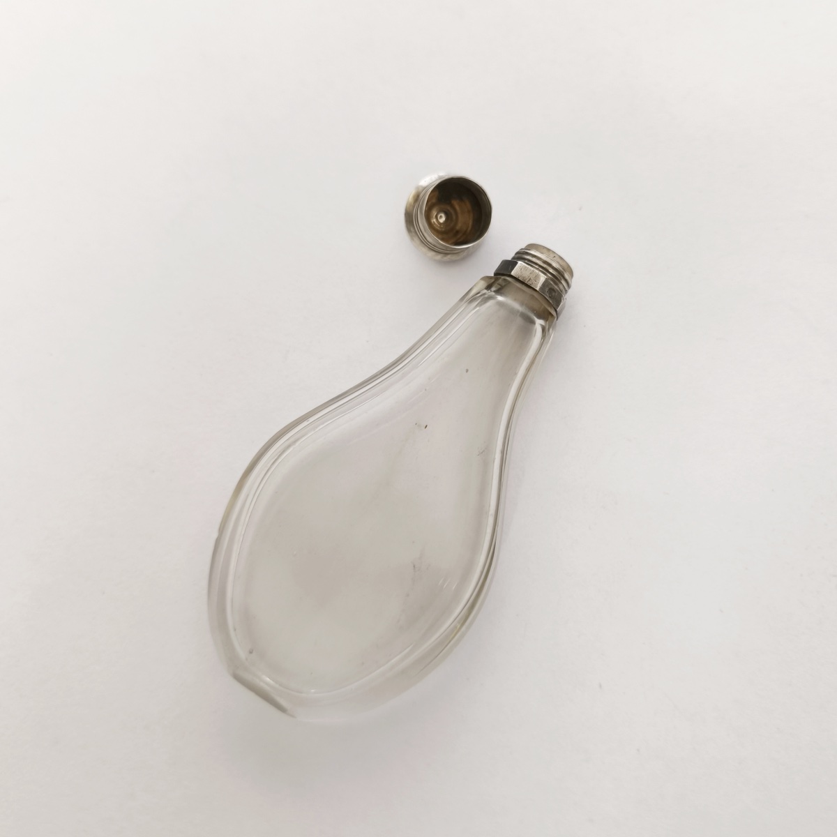An 18th-century Perfume Bottle Made Of Glass And Solid Silver. -photo-3