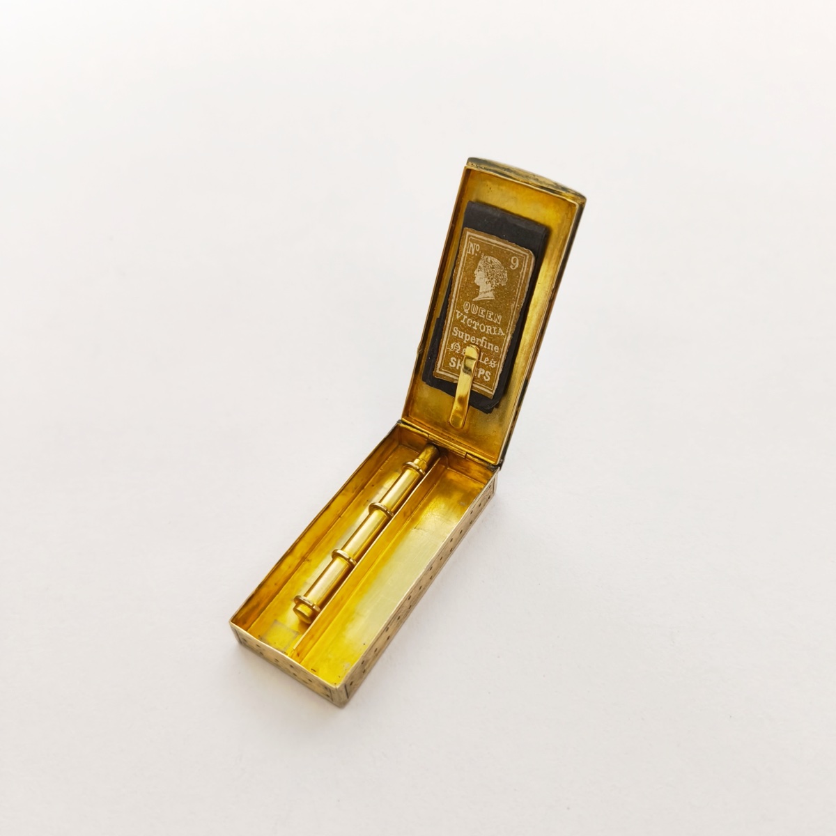 Essential Case / Sewing Box Made Of Solid Silver With Guilloché Engraving And Enamel, And Vermeil. Enamel-photo-2