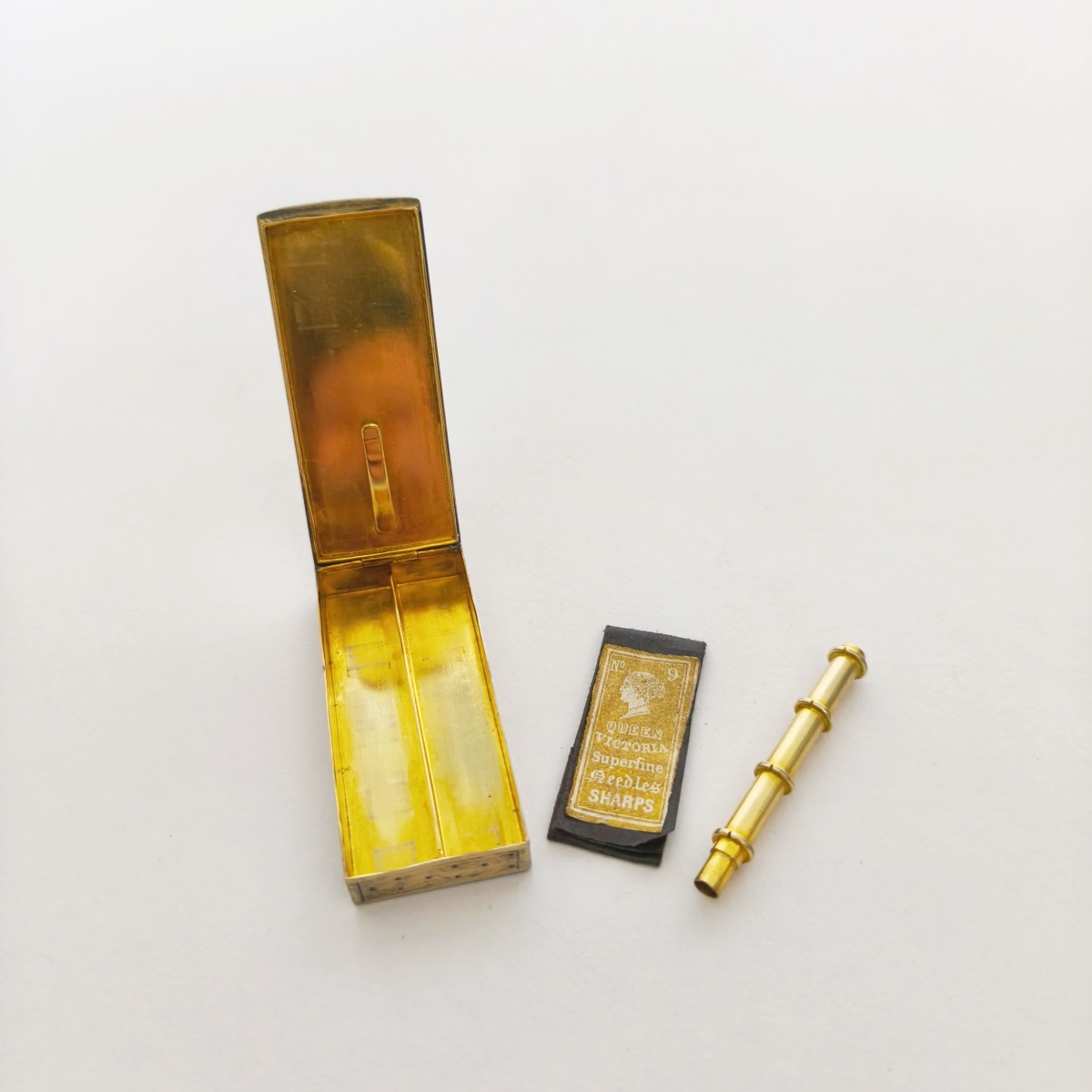 Essential Case / Sewing Box Made Of Solid Silver With Guilloché Engraving And Enamel, And Vermeil. Enamel-photo-5