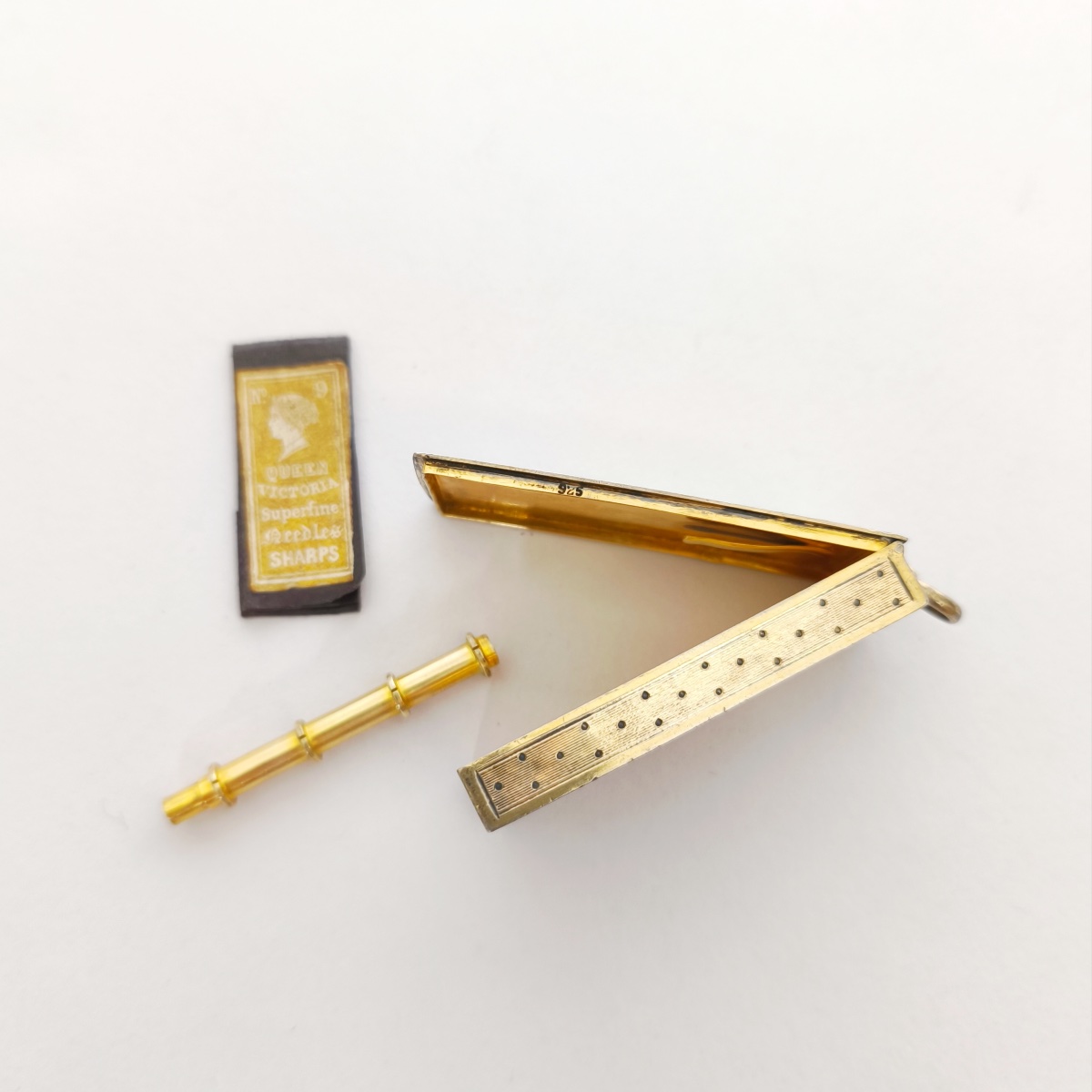 Essential Case / Sewing Box Made Of Solid Silver With Guilloché Engraving And Enamel, And Vermeil. Enamel-photo-6