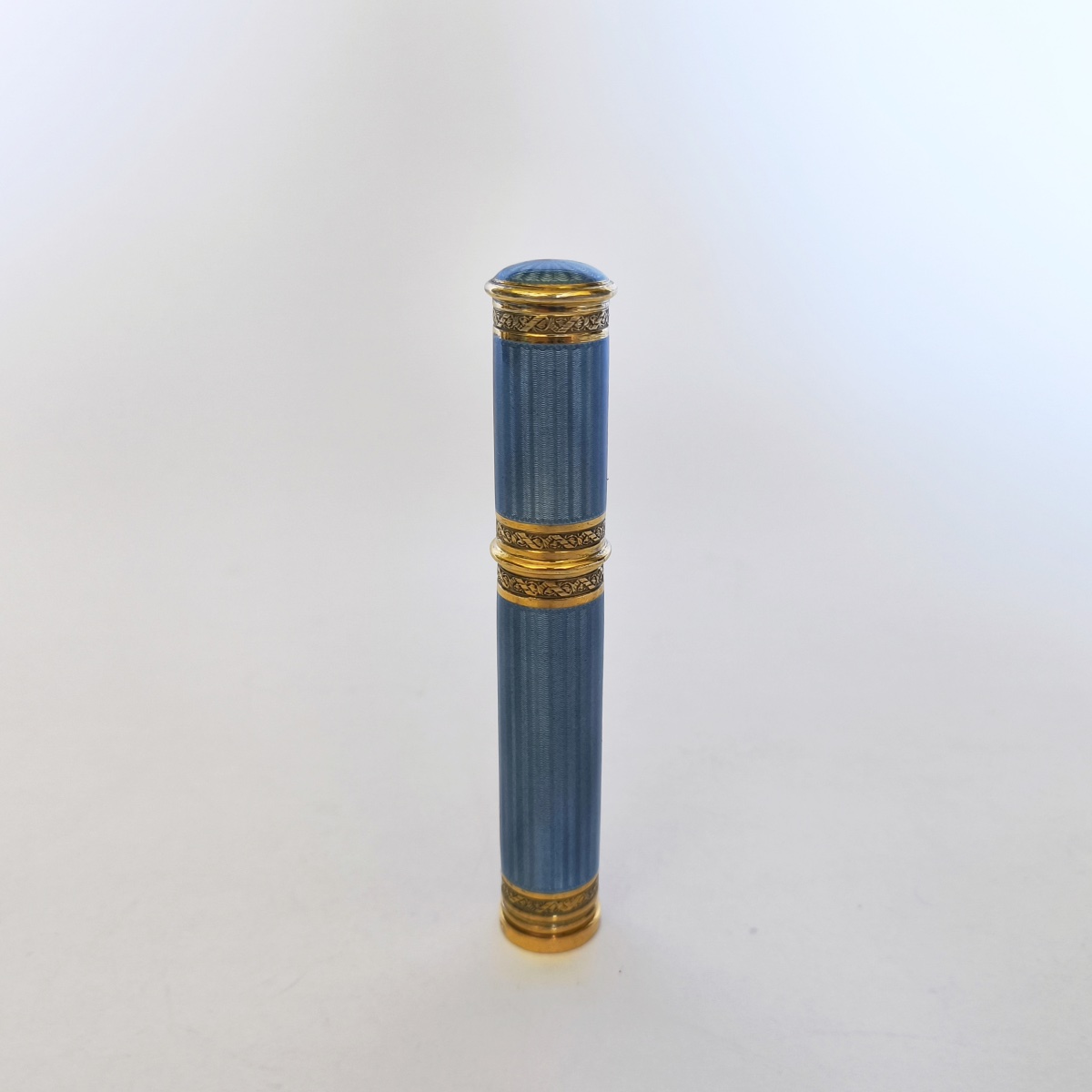 Aucoc : Etui à cire formant sceau en argent massif & vermeil guilloché et émaillé. C1900 Cachet-photo-2