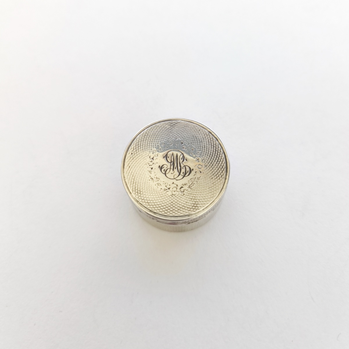 Petite boite en argent massif guilloché. Fin XIXe - début XXe ? -photo-2