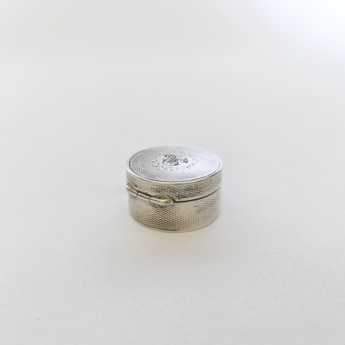 Petite boite en argent massif guilloché. Fin XIXe - début XXe ? -photo-2