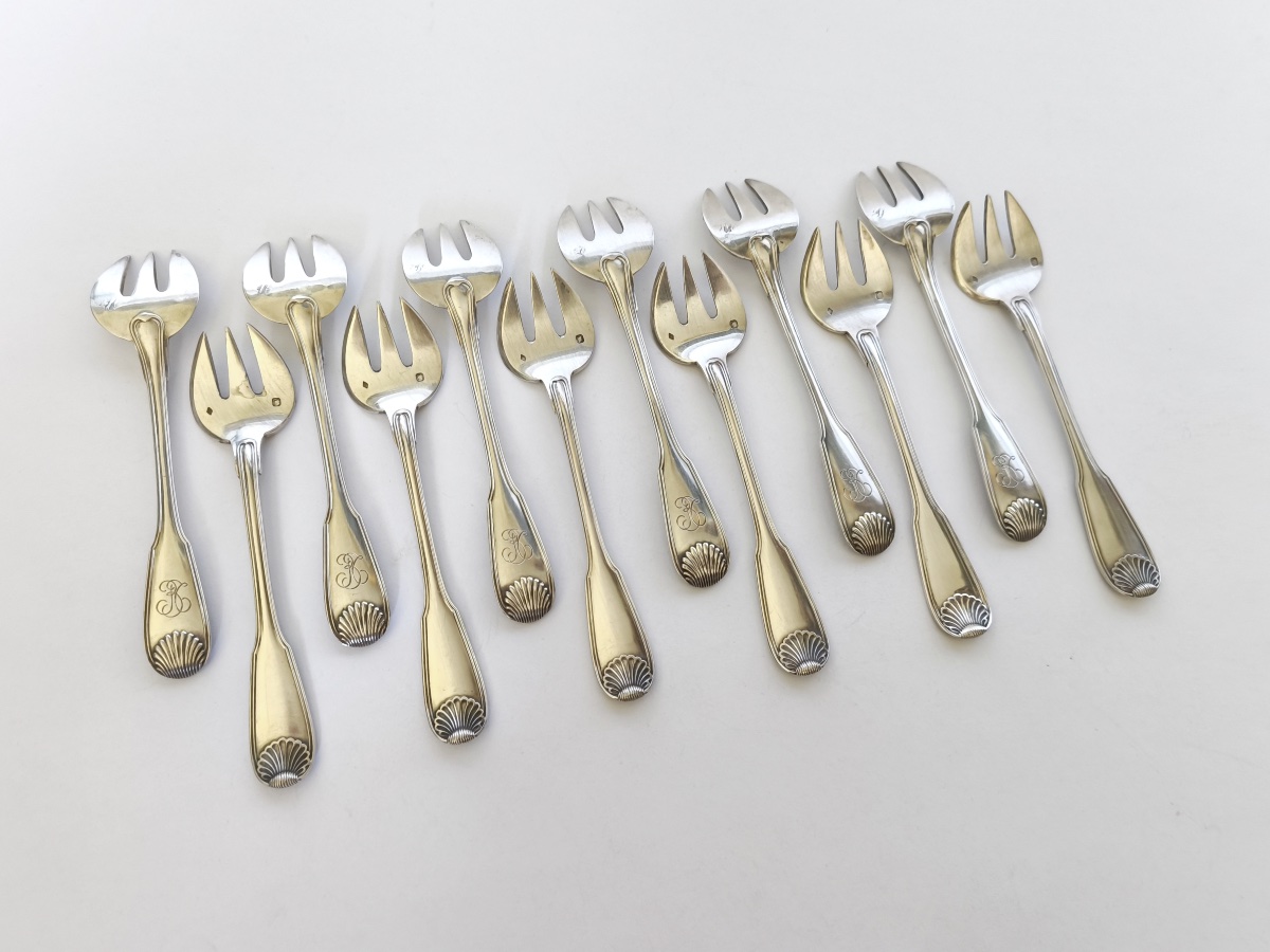 Hénin & Co.: 12 Solid Silver Oyster Forks With A Shell-pattern Design. Aubert In Nantes-photo-3