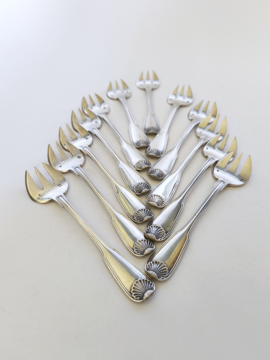 Hénin & Co.: 12 Solid Silver Oyster Forks With A Shell-pattern Design. Aubert In Nantes-photo-4