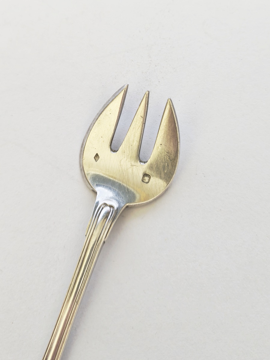 Hénin & Co.: 12 Solid Silver Oyster Forks With A Shell-pattern Design. Aubert In Nantes-photo-1