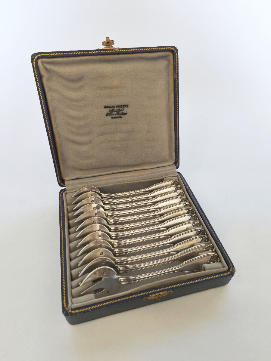 Hénin & Co.: 12 Solid Silver Oyster Forks With A Shell-pattern Design. Aubert In Nantes