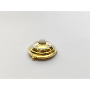 Sonnette de table en argent massif, vermeil et émail blanc. Angleterre, Londres, début XXe s.