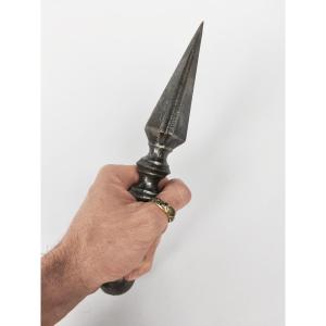 Bague à poison / système / secret de deuil en or massif émaillé. Début XIXe siècle Restauration