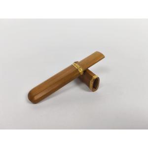 Grand étui à aiguille ou à message en bois et or massif. XIXe siècle. Famille de Bonnechose. 