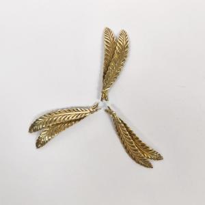 Odiot : trois porte-couteaux Plume en argent massif vermeil. XXe siècle. 