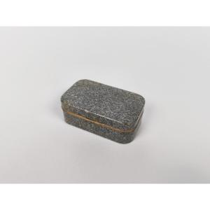 Boite tabatière en pierre dure et pomponne, XIXe siècle. Grand Tour ? 