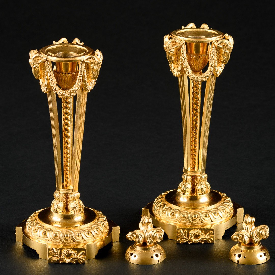 Époque Louis XVI  - Exceptionnelle Paire De Bougeoirs / Cassolettes Avec Béliers -photo-2
