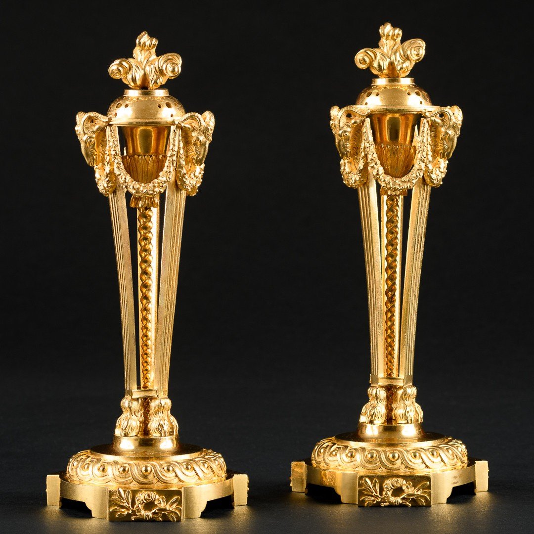 Époque Louis XVI  - Exceptionnelle Paire De Bougeoirs / Cassolettes Avec Béliers -photo-1