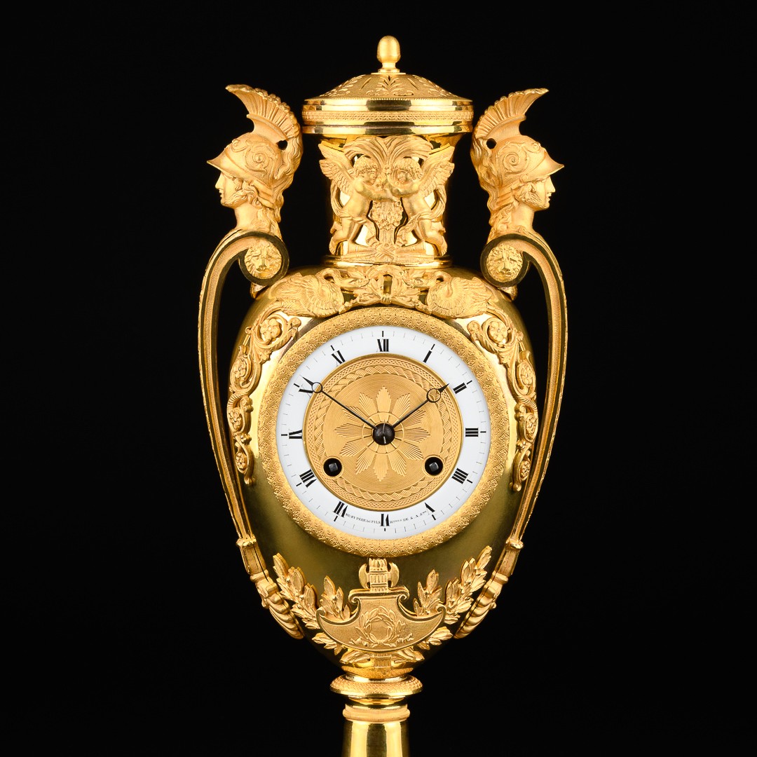 Rare Pendule Empire en forme de vase avec des bustes de soldats romains-photo-2