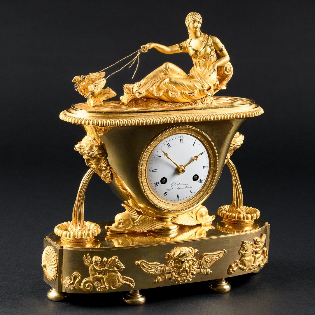 Modèle De Claude Galle - Empire Vase Clock With Venus In Her Chariot -photo-1