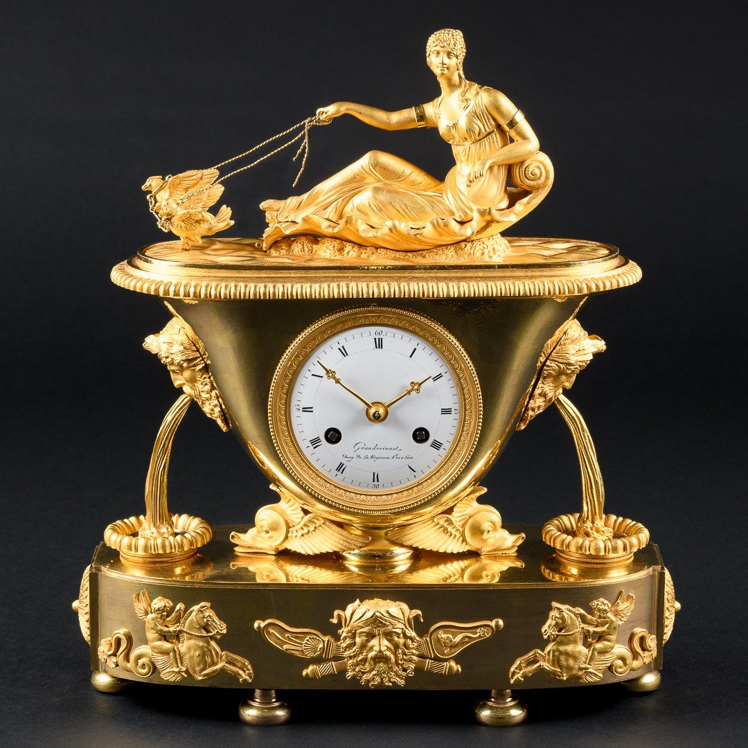 Modèle De Claude Galle - Empire Vase Clock With Venus In Her Chariot 