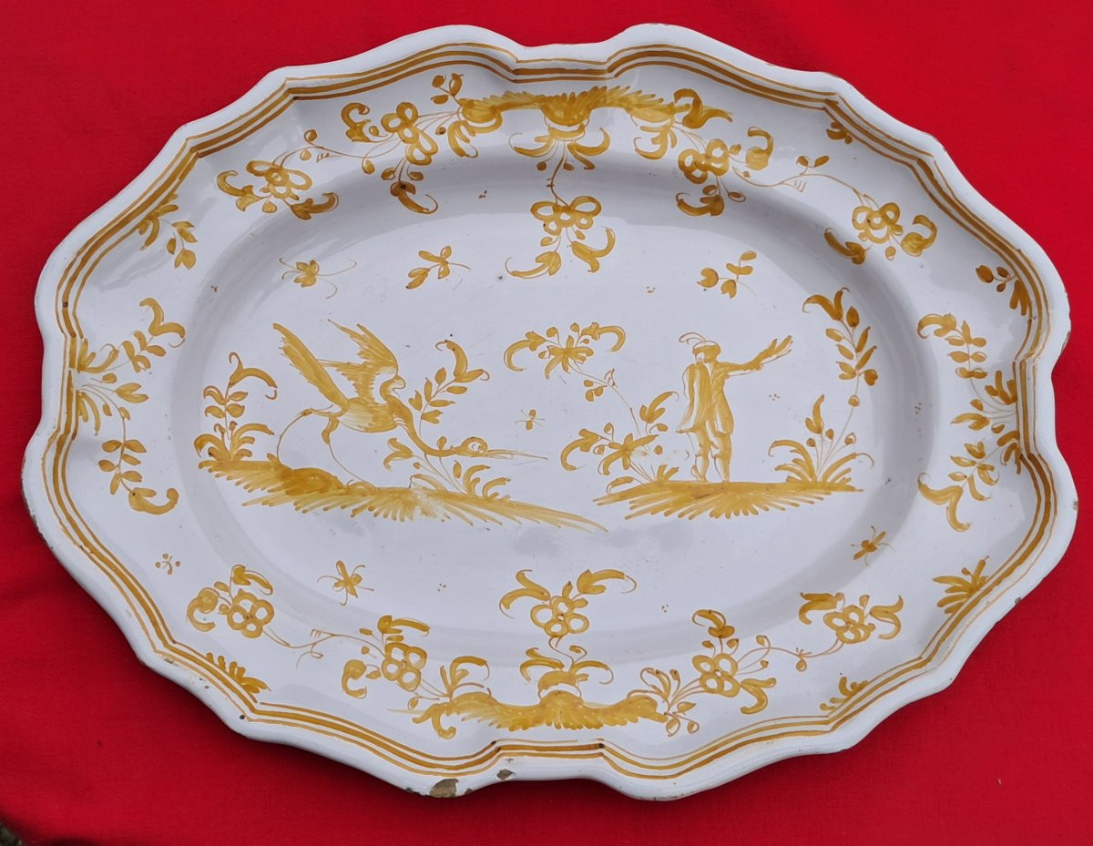 Grand Plat faïence de MOUSTIERS XVIIIe atelier OLERYS grotesque jaune Jacques CALLOT BEAUCAIRE -photo-2