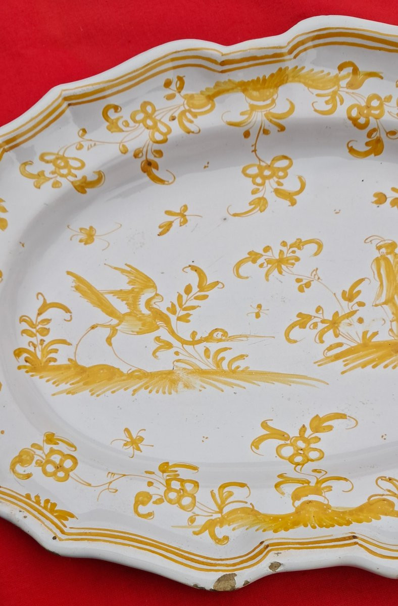 Grand Plat faïence de MOUSTIERS XVIIIe atelier OLERYS grotesque jaune Jacques CALLOT BEAUCAIRE -photo-2