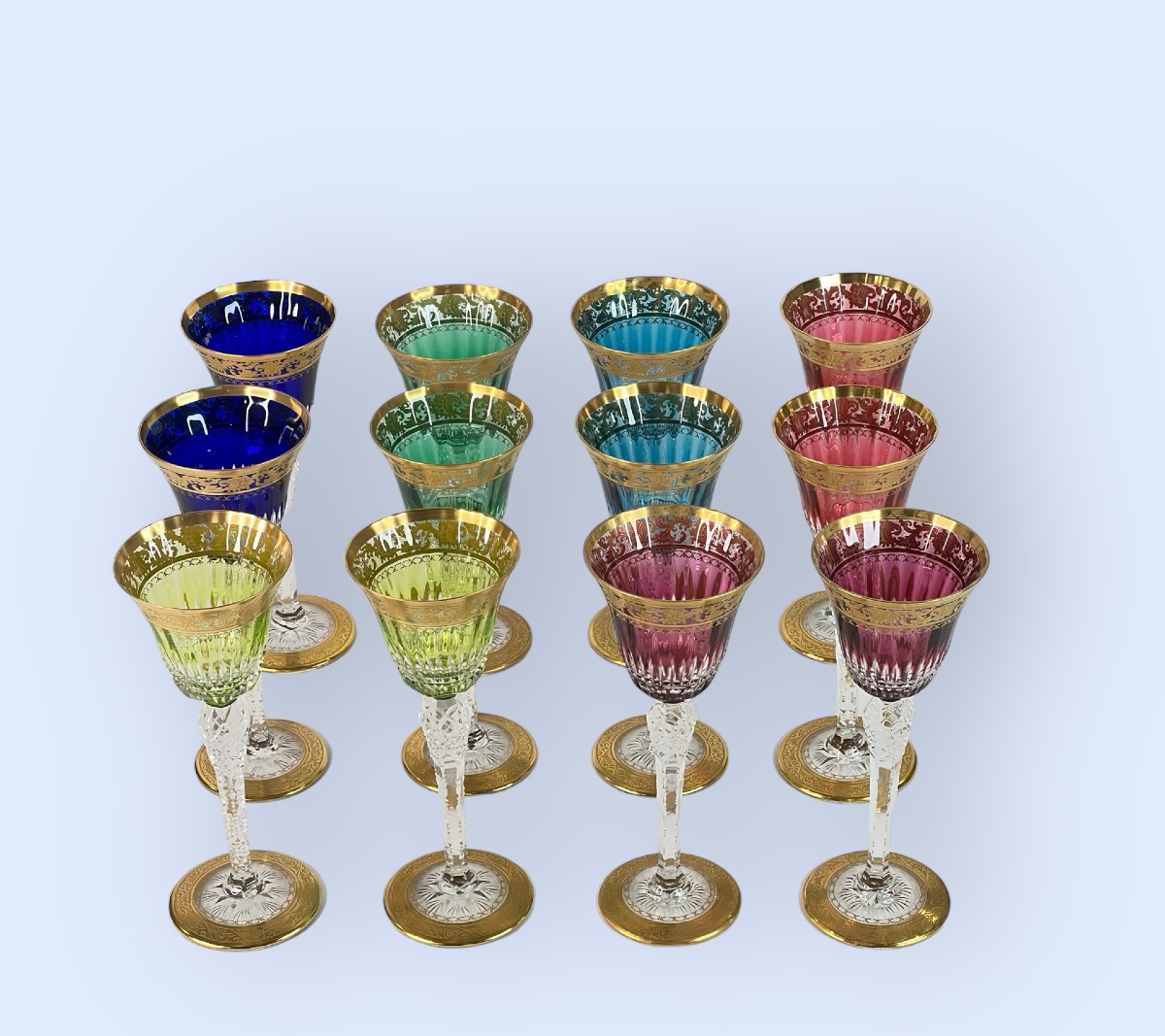 12 verres Saint Louis en cristal colorés et ornés d'or