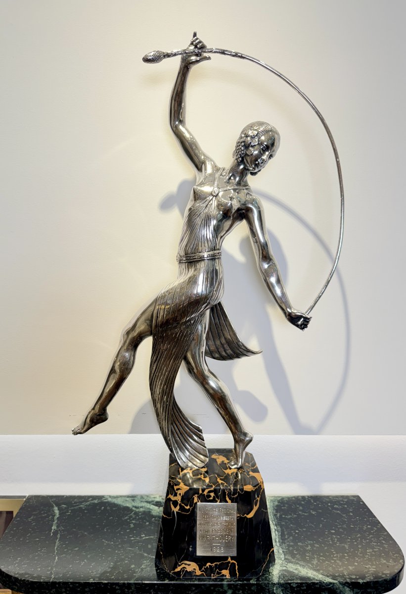 Garland - Dancer With A Thyrsus-photo-1