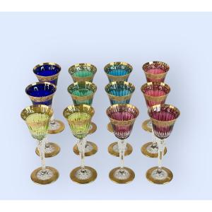 12 verres Saint Louis en cristal colorés et ornés d'or