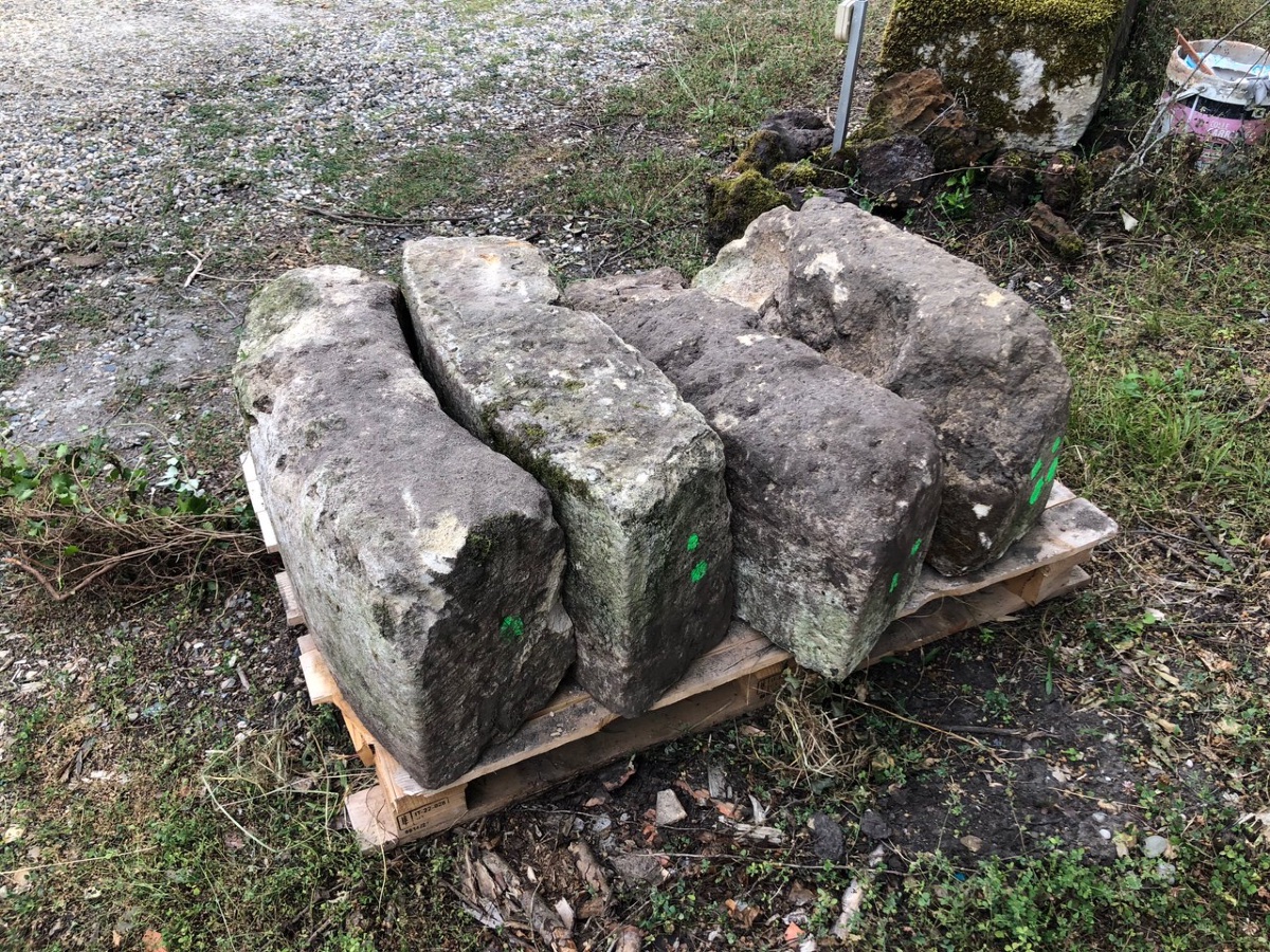 18th-century Circular Limestone Well Curb -photo-4
