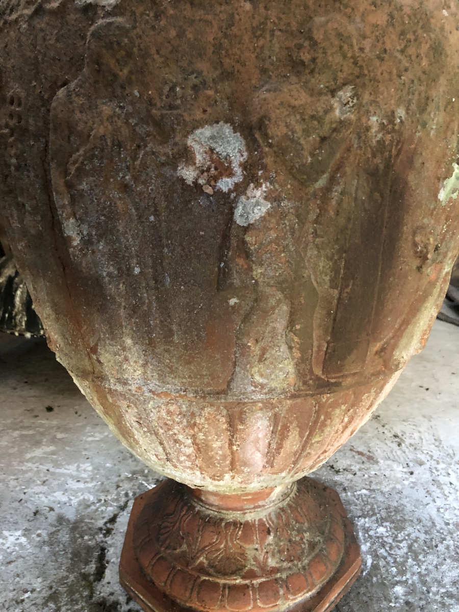 Paire de vases balustres en terre cuite munie d’anses à décor de scènes antiques  -photo-4