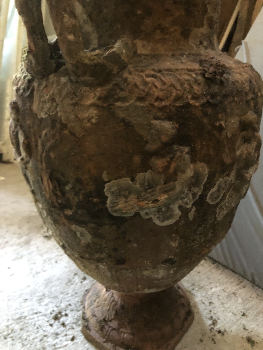 Paire de vases balustres en terre cuite munie d’anses à décor de scènes antiques  -photo-3