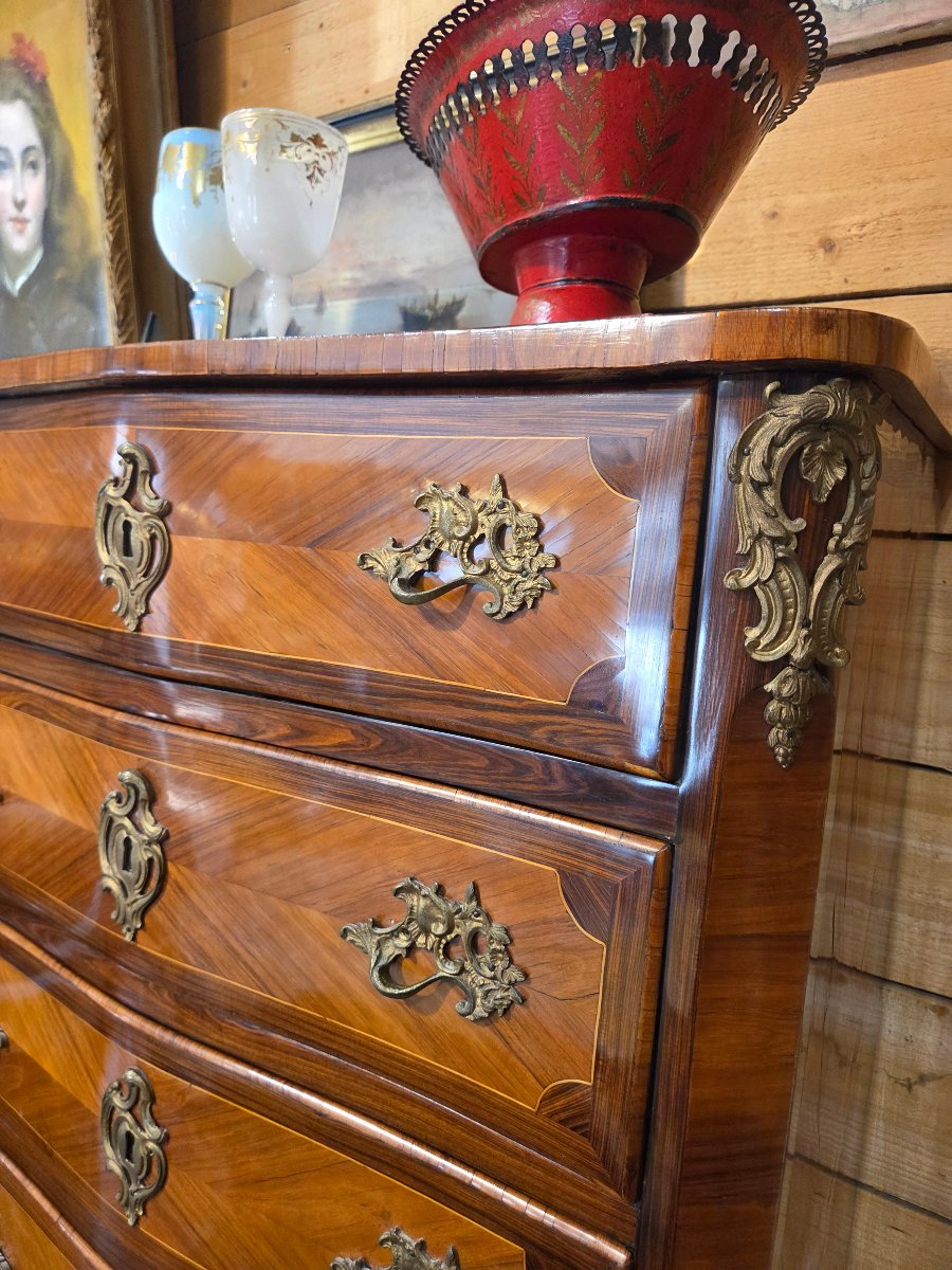 Beau chiffonnier en marqueterie du 18ème Transition
