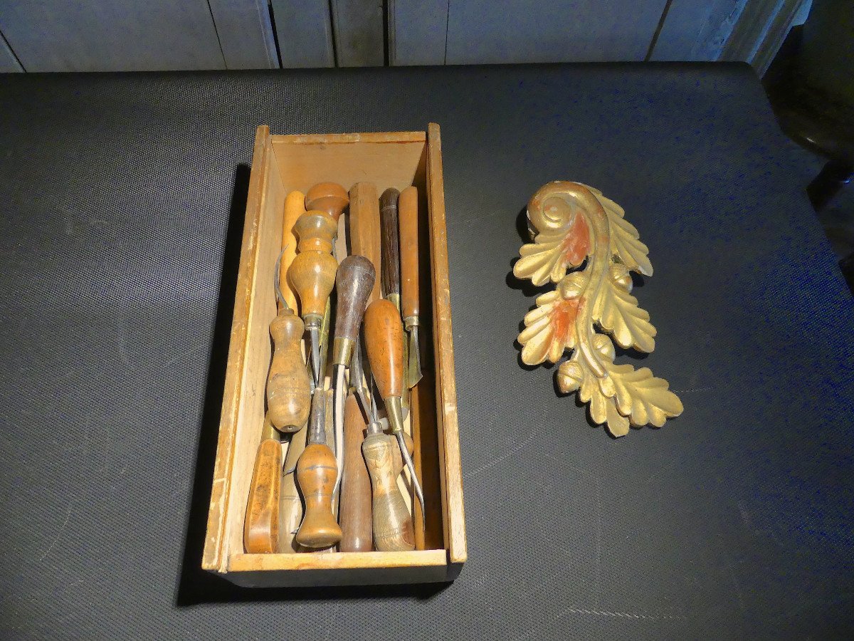 Coffret des outils d 'un répareur et doreur à la feuille au 19 eme siècle-photo-1
