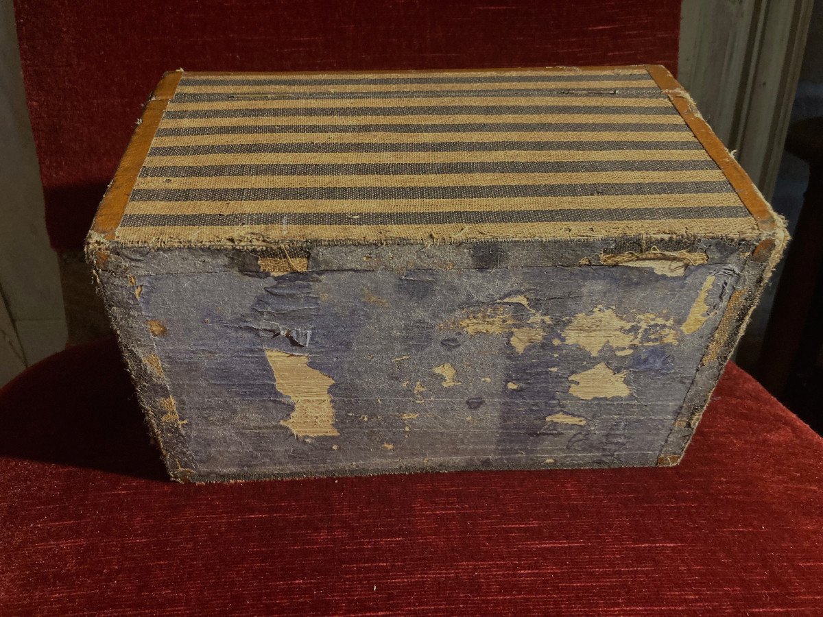 Wooden Doll's Trunk Covered In Canvas From The End Of The 19th Century-photo-3