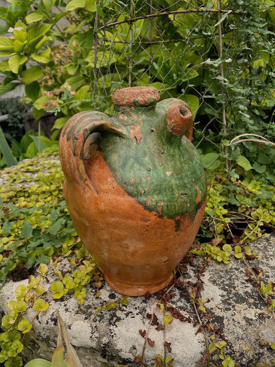 Cruche en terre cuite vernissée de la chapelle des pots en Vendée