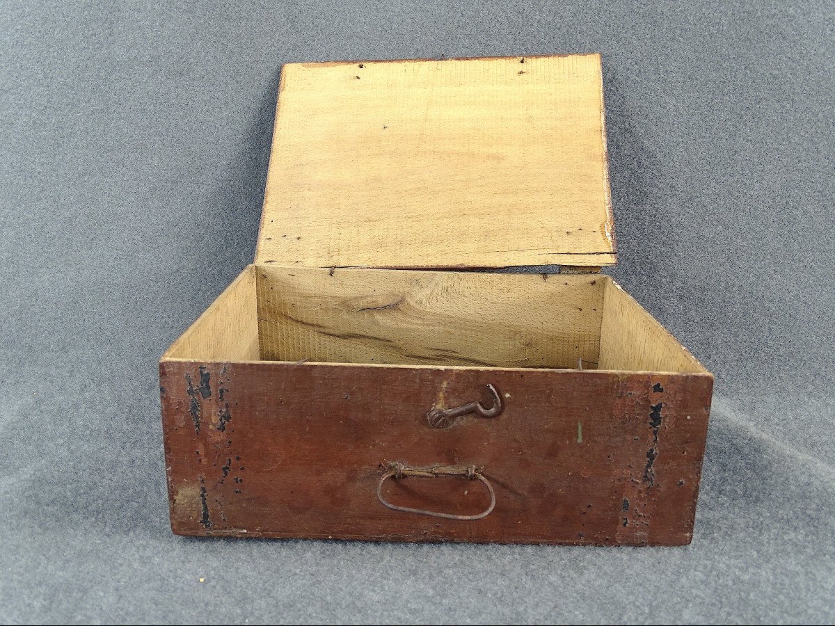 Packing Box Of The King Of Debauve And Gallais Chocolates-photo-1