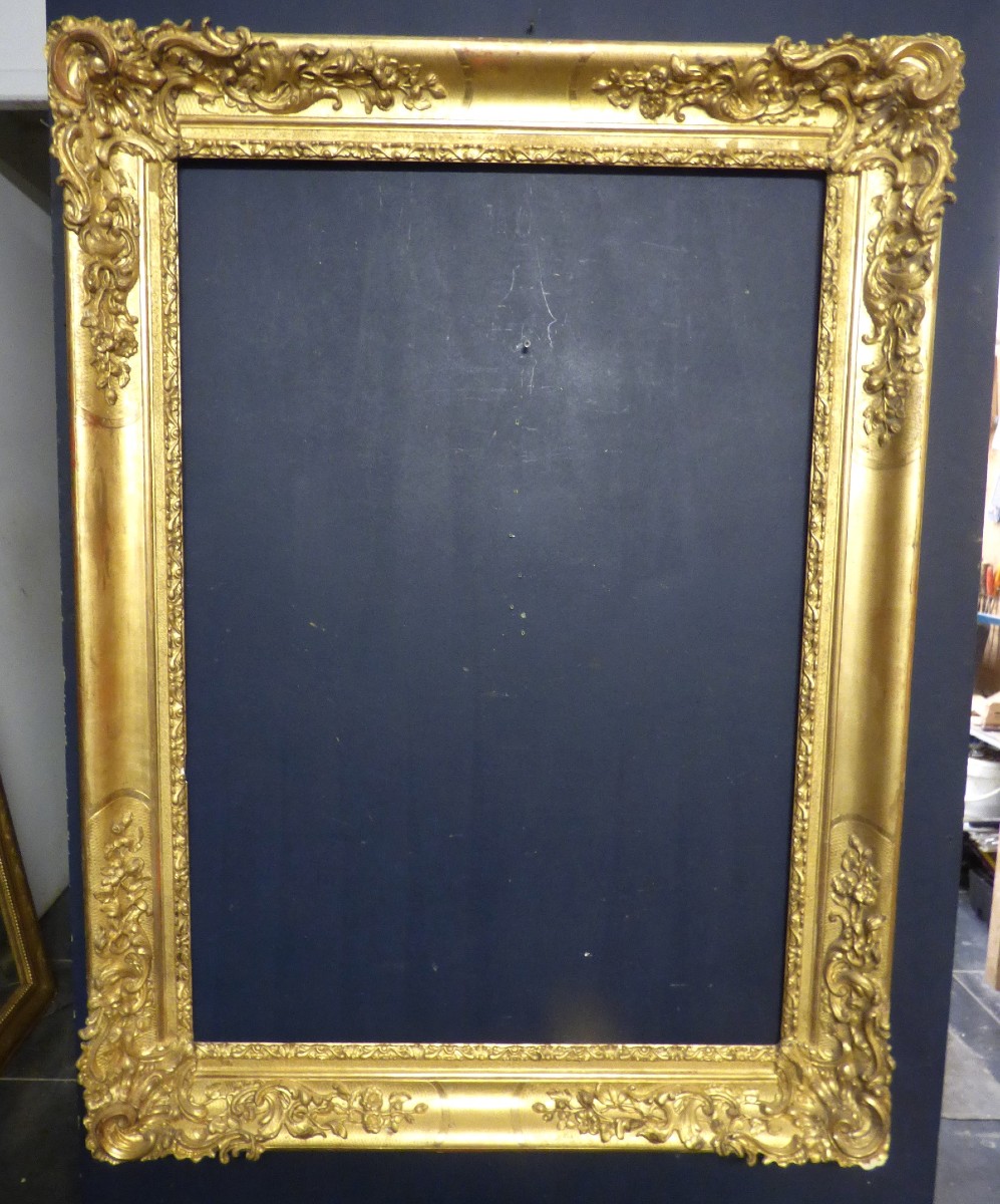 Grand cadre en bois et stuc doré époque 19ème