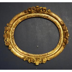 18th Century Golden Wood Frame With Oval View
