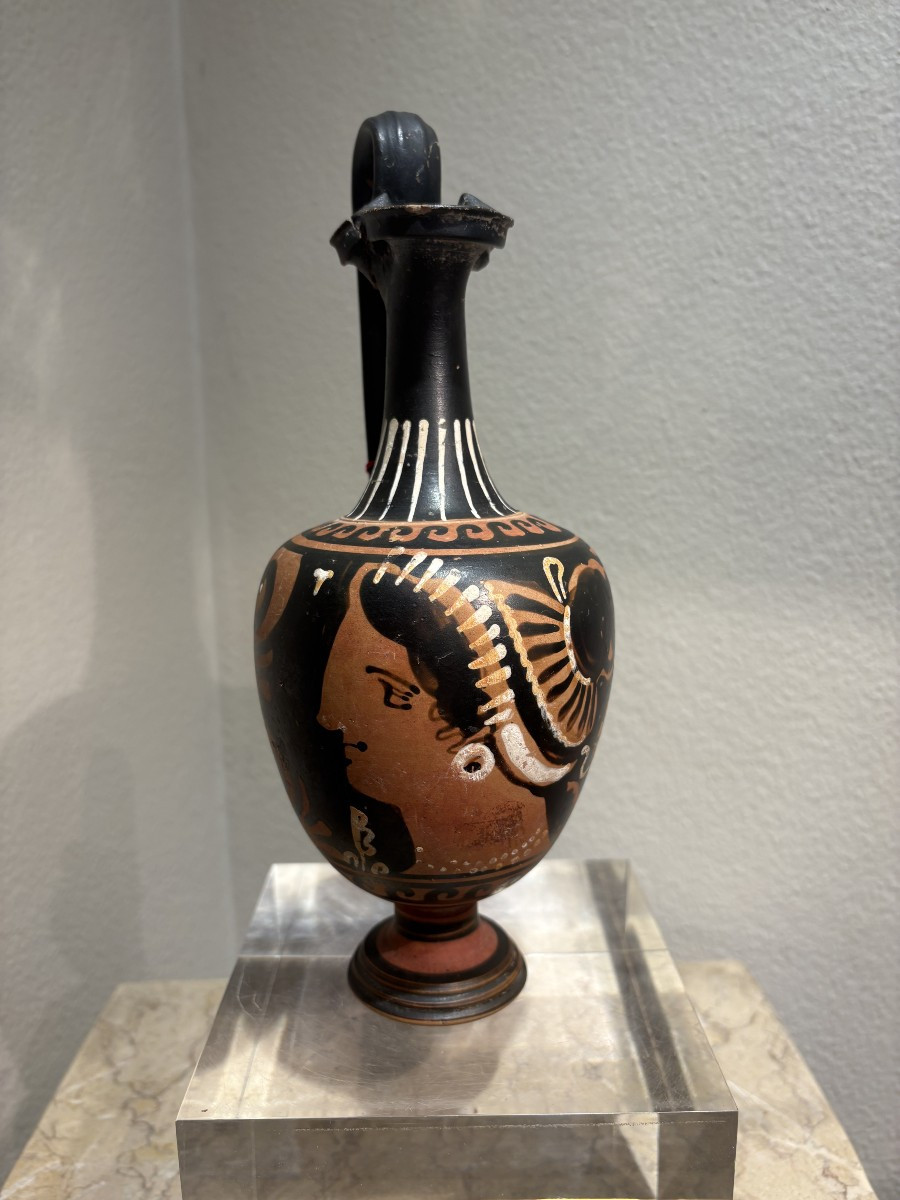 Oenochoe grecque en terre cuite