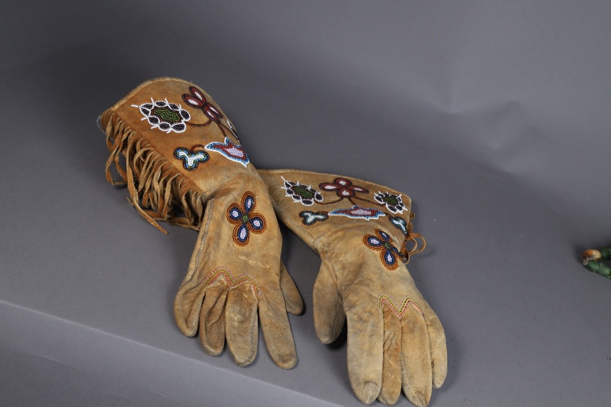 1 Pair Of Native American Gloves – North America-photo-1