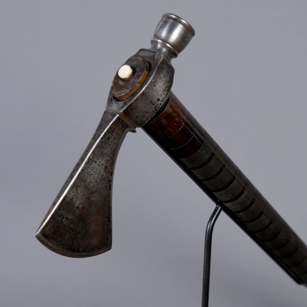 “pipe Tomahawk” Ou Tomahawk Calumet – Indien Des Plaines / Amérique Du Nord-photo-1